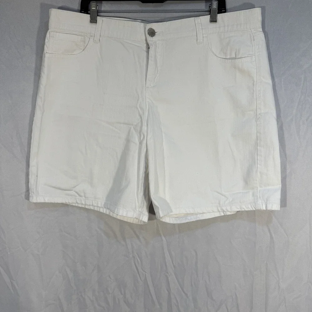 new york and company Women's White Denim Shorts Size 18 Flat Front Casual‎